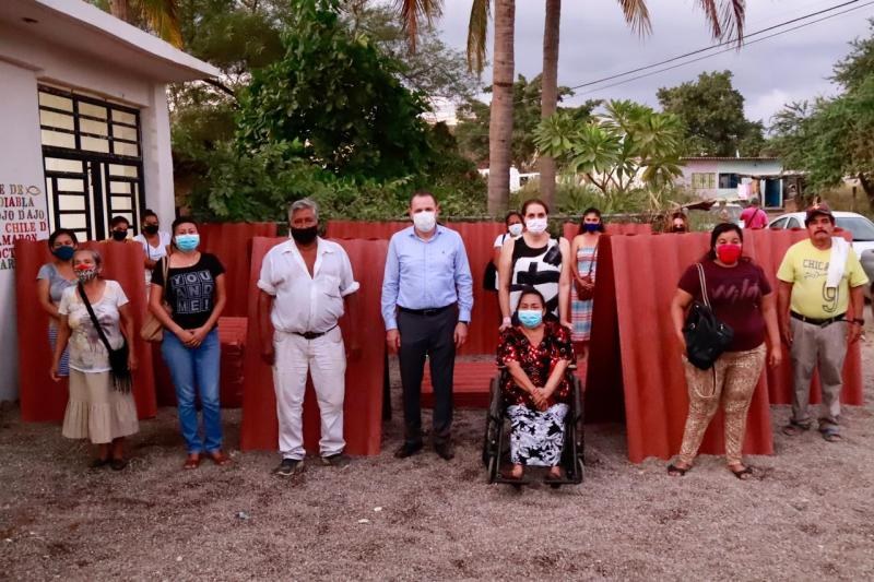 Apoya Jaime Cuevas a las familias para que mejoren su vivienda