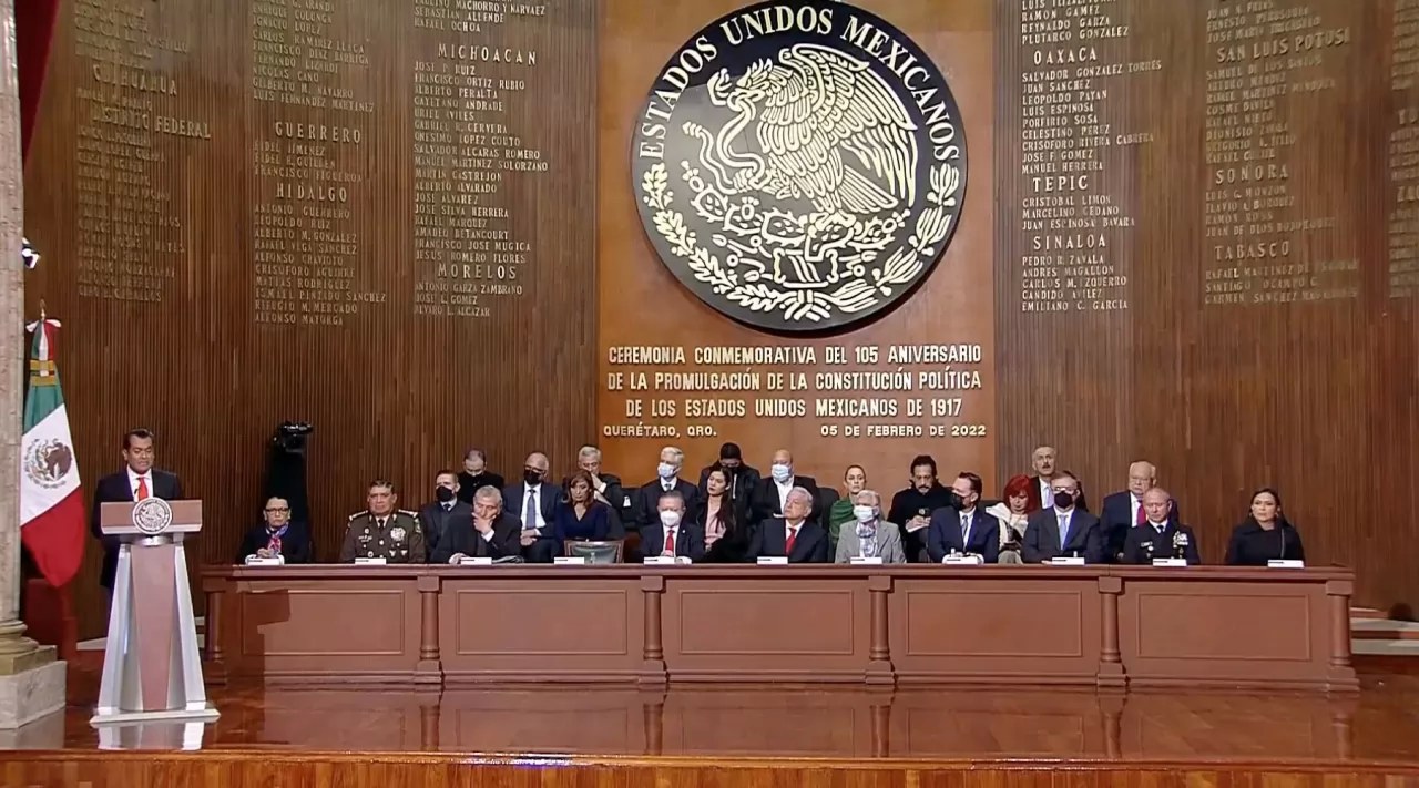 Participa Miguel Ángel Navarro Quintero en ceremonia por el 105 Aniversario de la Promulgación de la Constitución.