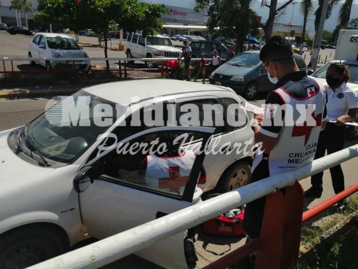 ¡mujer lesionada en un accidente! en el puente de el pitillal…