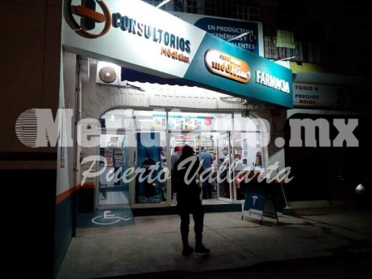 En mezcales…  ¡empistolado asaltó una farmacia medisim!