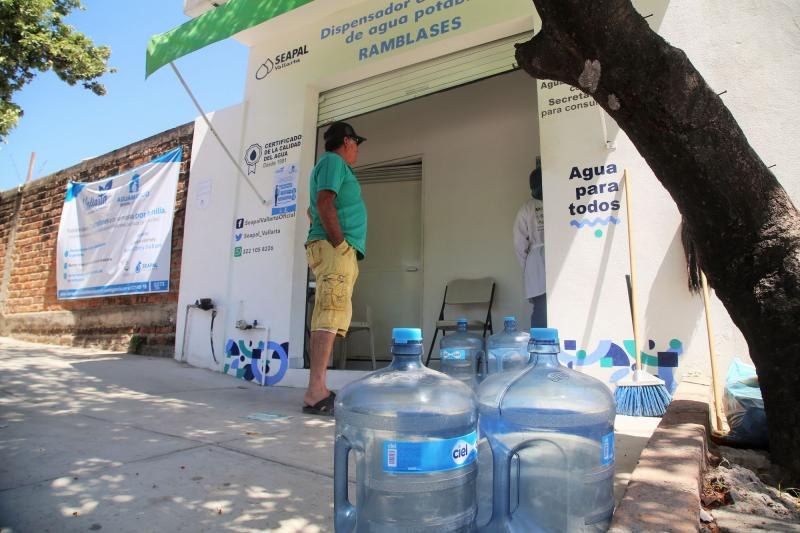 Vallartenses Llenan 346 mil Garrafones Gratuitos