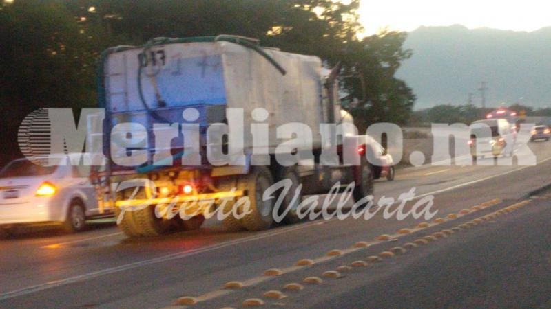 Choco con una pipa en las juntas… ¡uber termino destrozado!