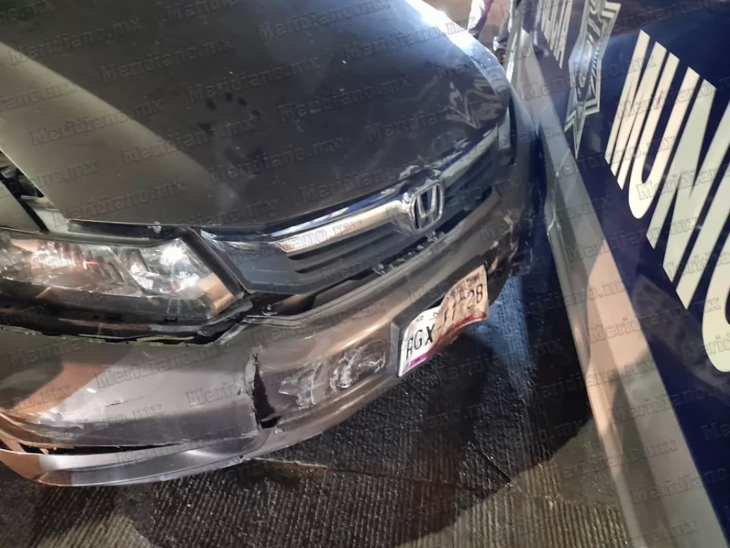 Chocan patrulla de la Policía Municipal en el bulevar Tepic-Xalisco