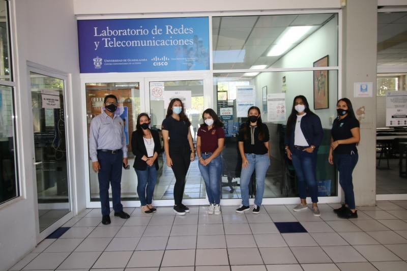 Beneficiadas con Becas Cinco Alumnas del CUC