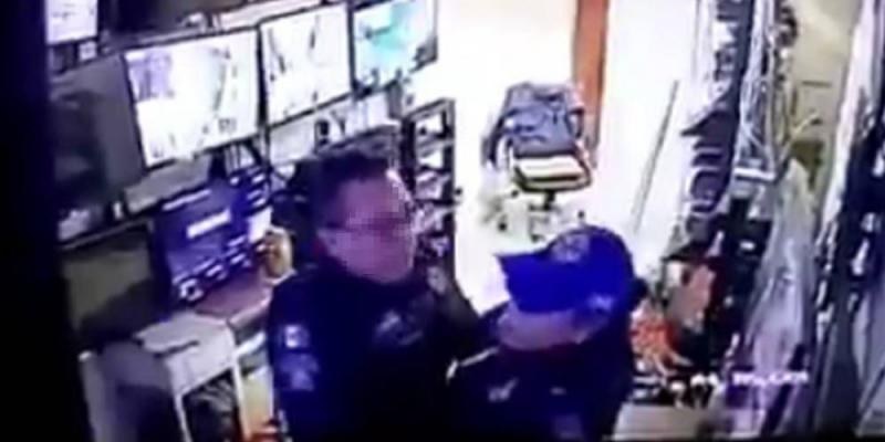 CDMX. Dan de baja a policías por supuesto acto sexual en horas de servicio