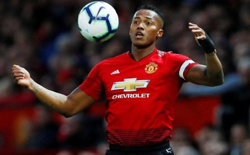 \"Bombazo\" en la Liga MX: Antonio Valencia, oficialmente nuevo jugador de Gallos Blancos