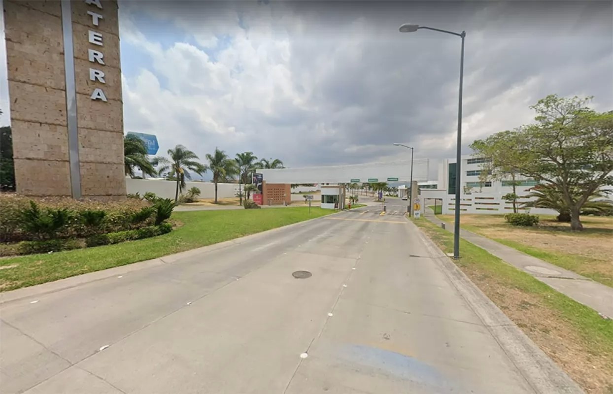 ¡se colgó de la escalera en bonaterra!