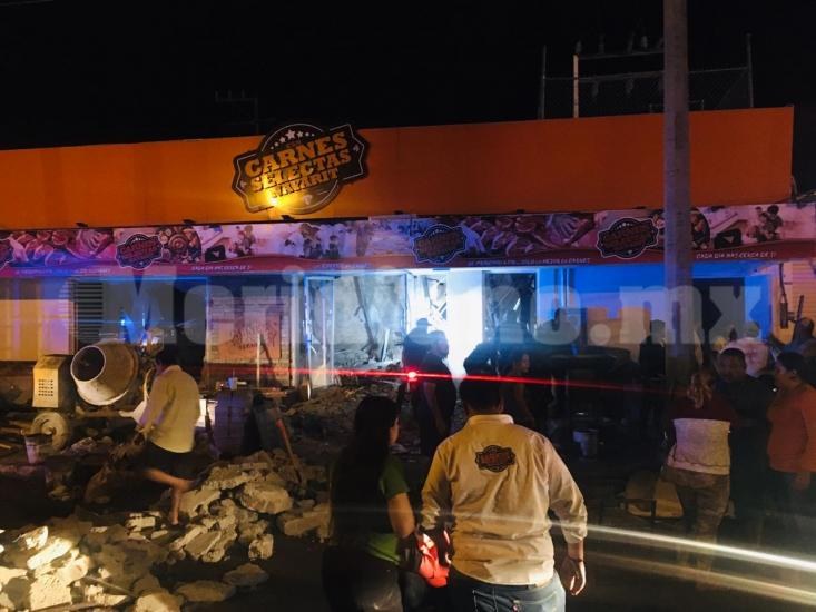 Se derrumbó techo de Carnes Selectas de Villa Hidalgo