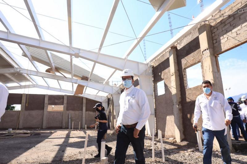 Toño Echevarría supervisa obras del nuevo CREE en Tepic