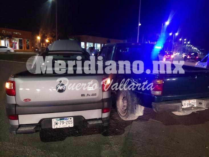 En el crucero de las juntas…  ¡chocaron 2 camionetas!