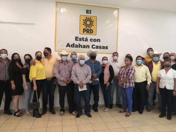 Perredistas se suman al proyecto político de Adahan Casas