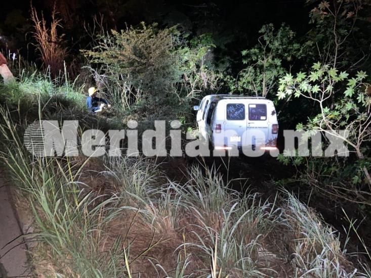 Frente a lago real…  ¡“volo” una camioneta!