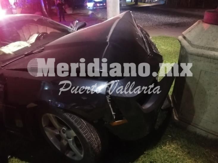 Ahora en fluvial vallarta… ¡destrozan otro camaro!