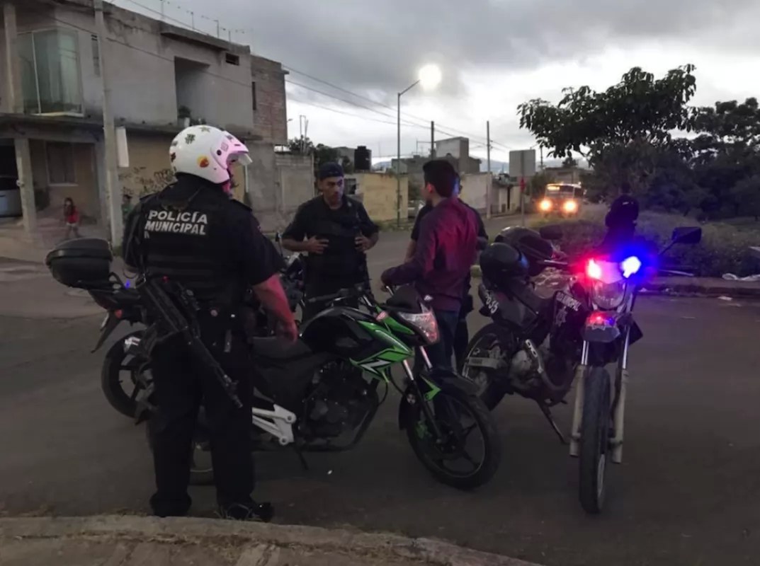 Jóvenes bajen la velocidad de eso depende su vida: Policía Vial