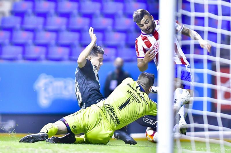 PUEBLA 1-1 CHIVAS: Molina falló penal, pero Chivas se lleva empate de Puebla