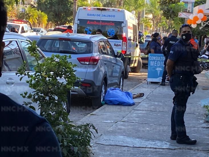 Muere afuera de una farmacia en la Infonavit CTM