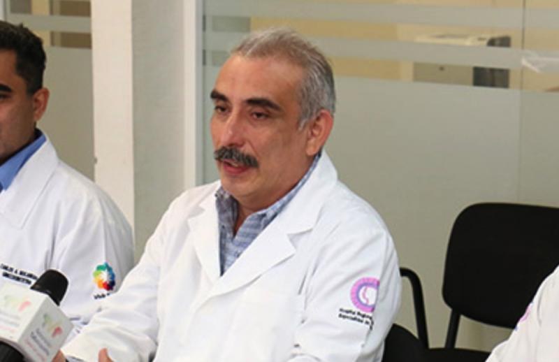 Cesan a Director de Hospital de la Mujer en Tabasco por saltarse la fila de la vacunación