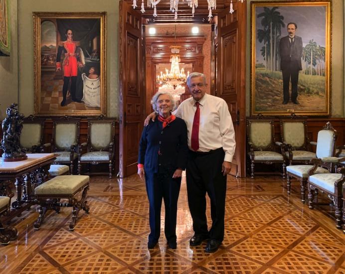 Pide Elena Poniatoswka a AMLO terminar con las \"mañaneras\"