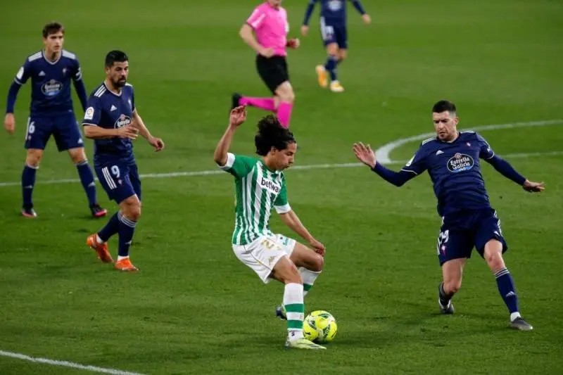 Efecto Lainez: el mexicano se hace intocable para Pellegrini