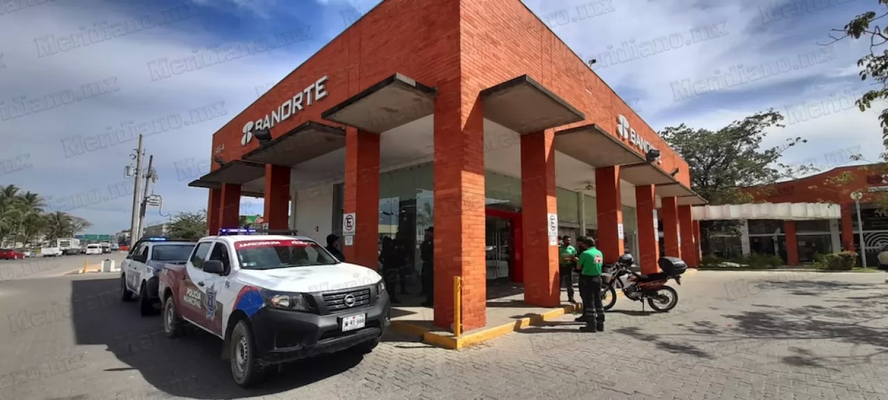 Roban cientos de miles de pesos en Banorte de Puerto Vallarta