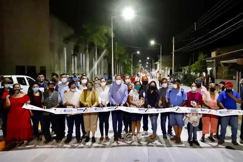 Entregan segunda etapa de la calle 12 de Octubre