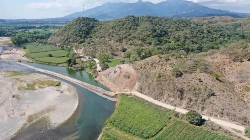 Modifican y refuerzan punto erosionado por el río Ameca entre Los Sauces y Aguamilpa