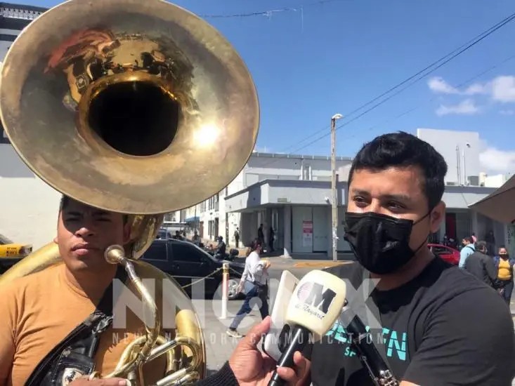 Los Batoklos cumplen 10 meses tocando en las calles para llevar comida a la mesa