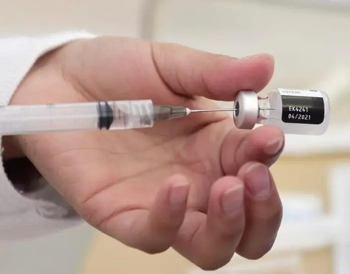 COFEPRIS debe informar sobre recursos para el desarrollo y compra de vacunas: INAI